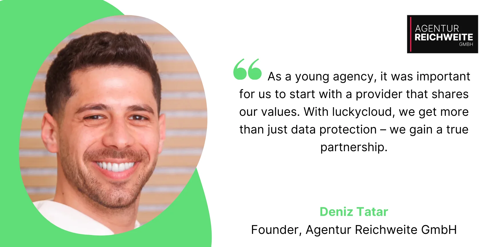 luckycloud for startups_reference quote Agentur Reichweite_02: Portrait of Deniz Tatar, founder of Agentur Reichweite GmbH, with quote on trustful cooperation with luckycloud, next to it the company logo of Agentur Reichweite