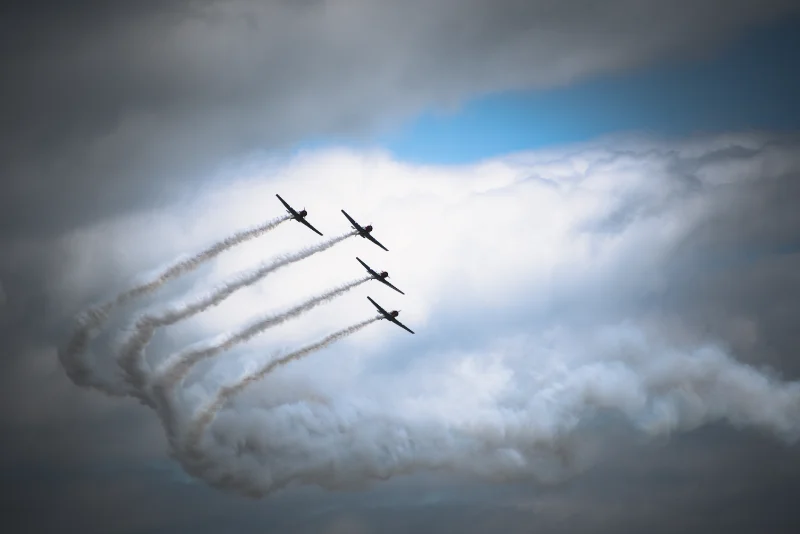 Four jets soar across a cloudy sky. Discover the sovereign cloud by luckycloud