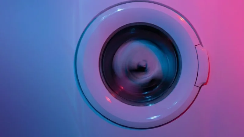 Washing machine in spin cycle as a symbol of closed cloud systems and sovereignty washing in the cloud.