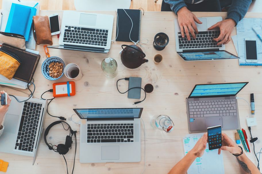 kollaborative Teamarbeit mittels Laptops in der luckycloud